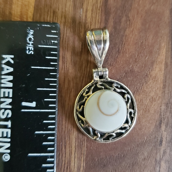 Small silver pendant with shell - Picture 5 of 5